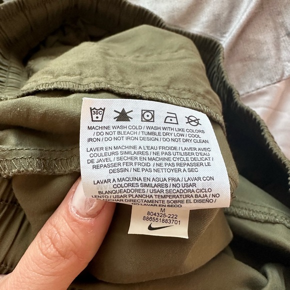 Nike pants in khaki size Medium - Picture 5 of 11